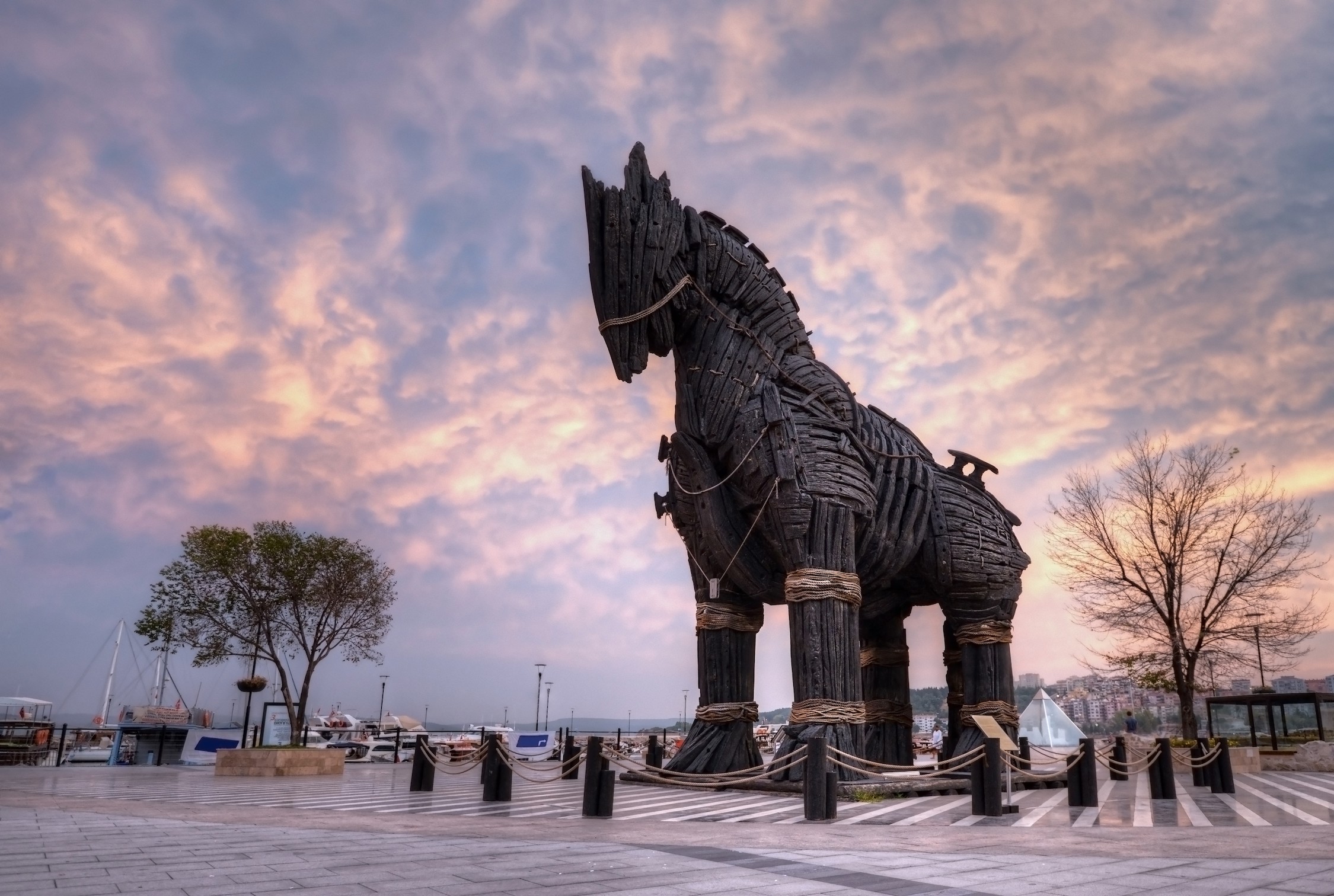 Hollywood'dan Çanakkale'ye: Şehir Merkezindeki Truva Atı