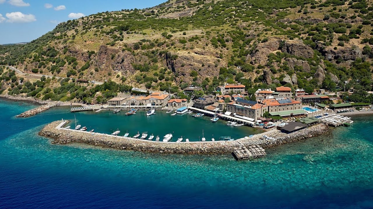 Tarihin ve Lezzetin Kıyısı: Assos Antik Liman