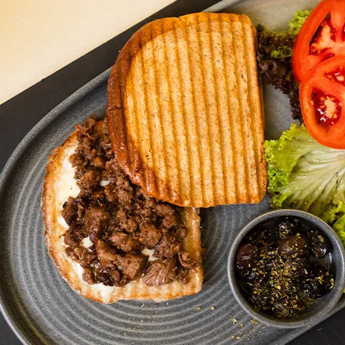 Köy Ekmeğinde Kaşarlı Kruvasanlı Tost