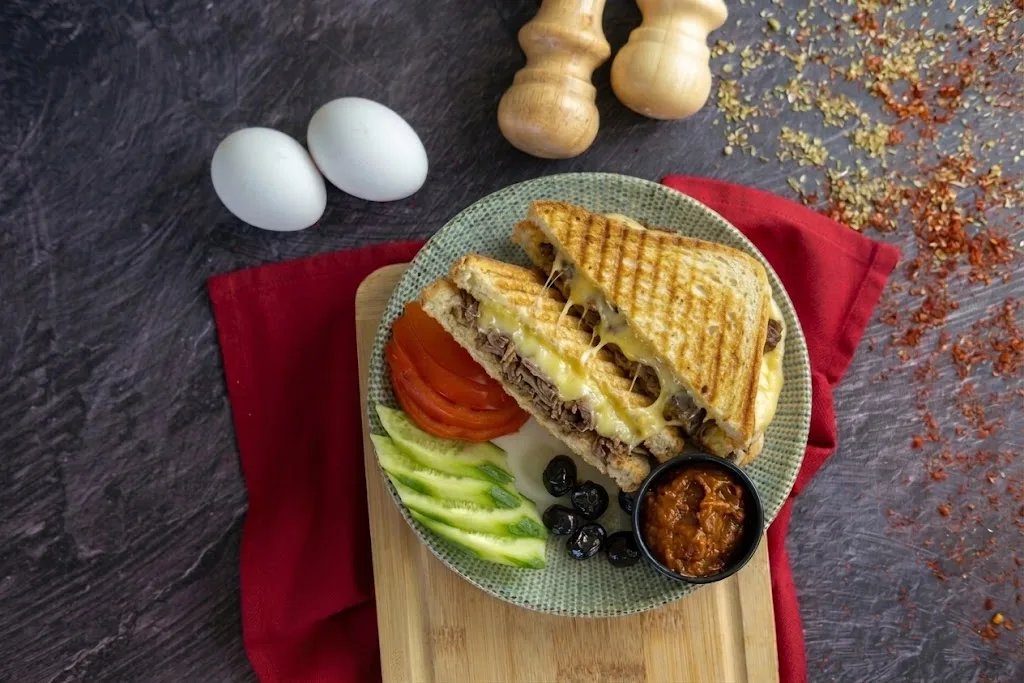 Kavurma Kaşar Tost