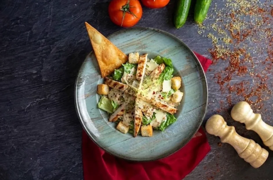 Tavuklu Sezar Salata