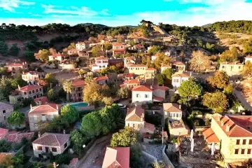 Zamanda Asılı Kalan Köy: Adatepe