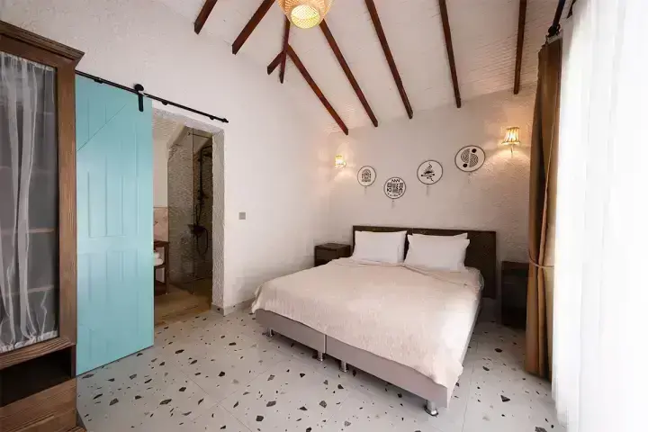 Bungalow With Land View